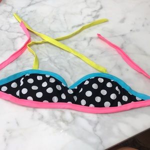 Multicolor bikini top with polka dots